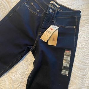 Levi’s NWT dark wash jean